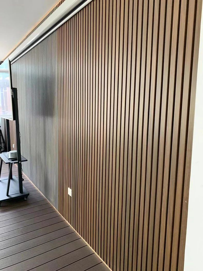 REVESTIMIENTO WPC VERTICAL TABACO